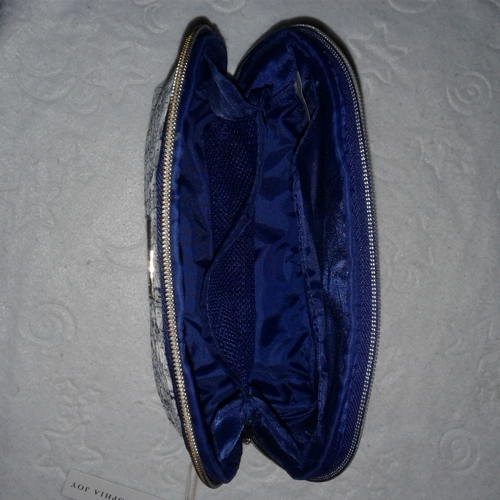 Make up/cosmetic bag blue and white.